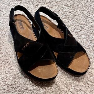 Born Edda Black Suede Women Sandal Size 8